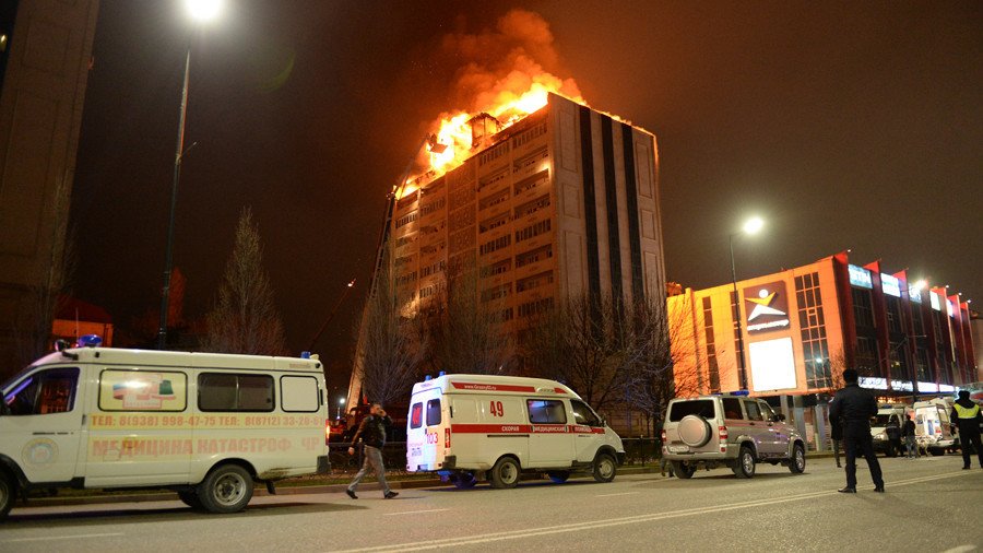 Fire engulfs roof of high-rise in Russia’s Chechnya (VIDEOS)