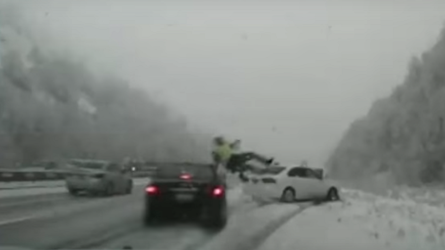 Dashcam captures officer’s brush with death on snowy highway (GRAPHIC VIDEO)