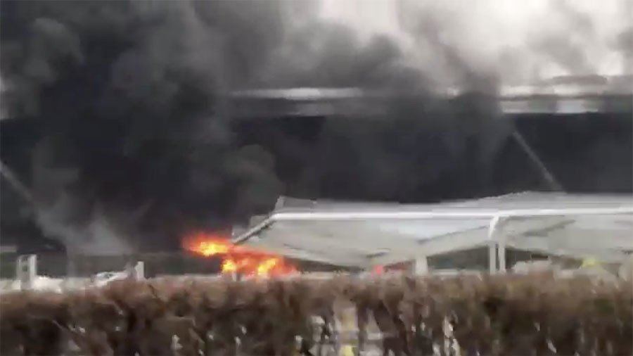 Bus fire forces evacuation at London Stansted airport (VIDEO)