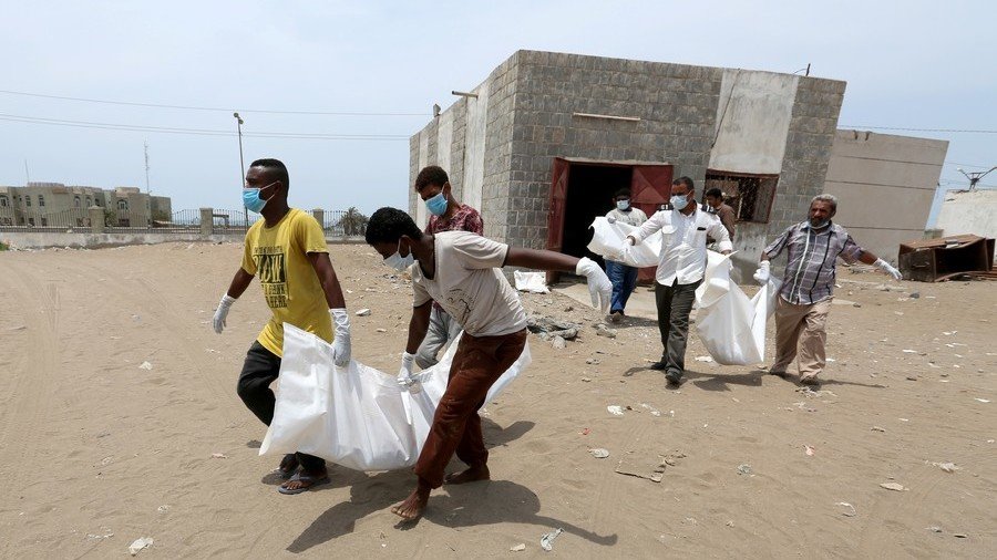 Aftermath of Saudi-led coalition airstrike which reportedly killed family of 12 in Yemen (GRAPHIC)