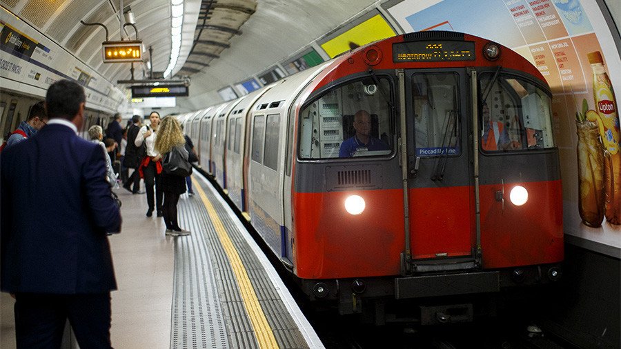 Horrifying moment 2 drunk play-fighting men fall in front of oncoming Tube train (VIDEO)