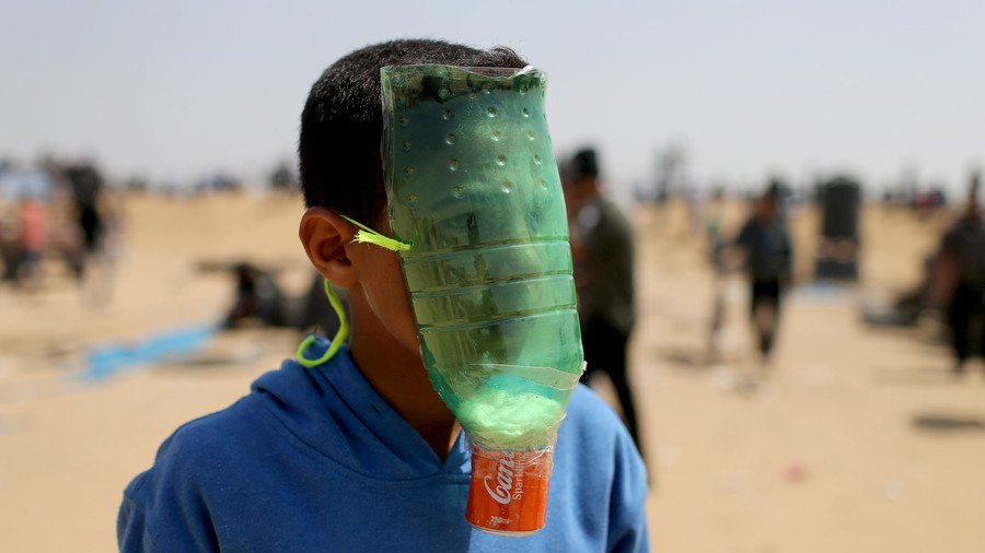 Running from gas in Gaza: Palestinians resort to DIY protection during Great Return March (PHOTOS)