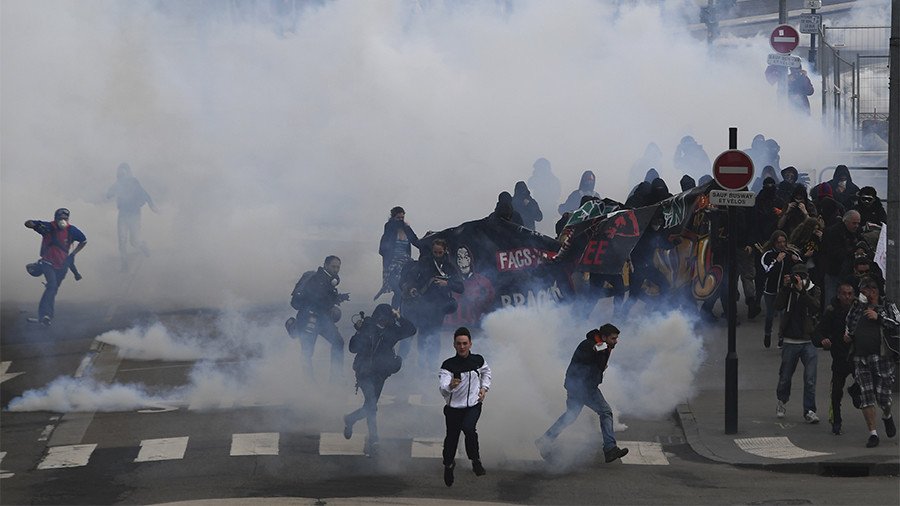 French police use tear gas & water cannons against thousands of eco-activism protesters (VIDEO)