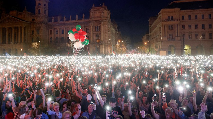 ‘We are the majority’: Thousands rally against Viktor Orban’s re-election in Hungary (VIDEO)