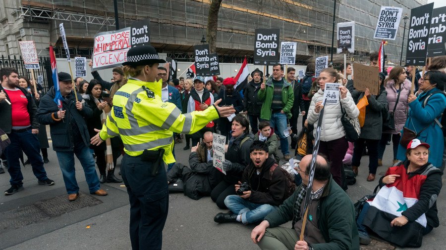 ‘Completely wrong’: Londoners react to UK’s airstrikes on Syria (VIDEO)