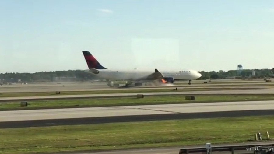 Delta flight forced to make emergency landing after engine blaze (VIDEOS)