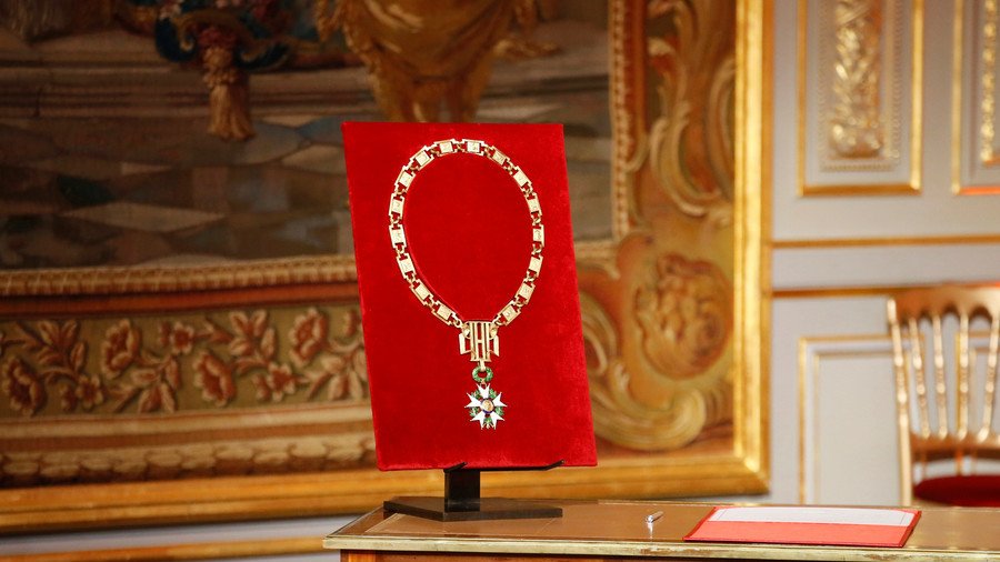 Assad returns French Legion of Honor award to US ‘slave’ following bombing of Syria