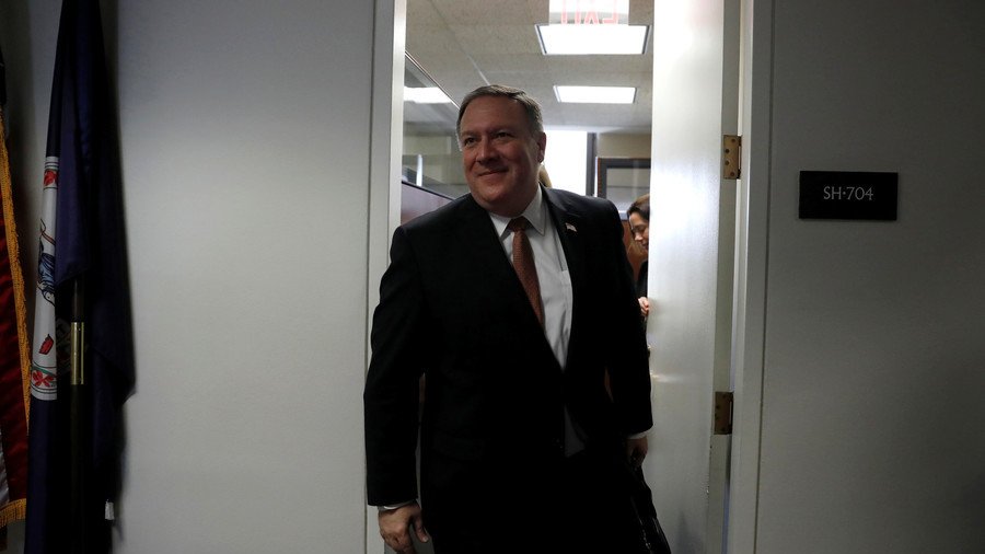 Pompeo nomination for State Department barely clears Senate committee