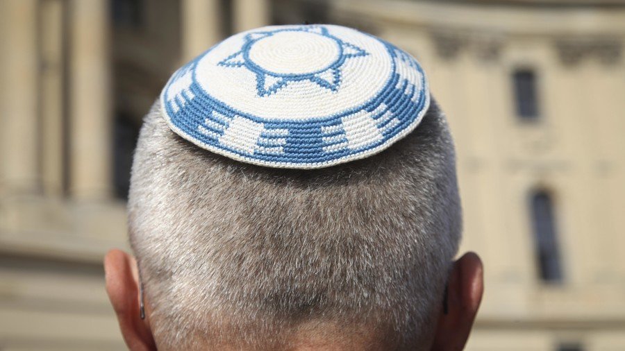 Kippah and the city: German Jews urged to avoid wearing skull caps after Berlin attack