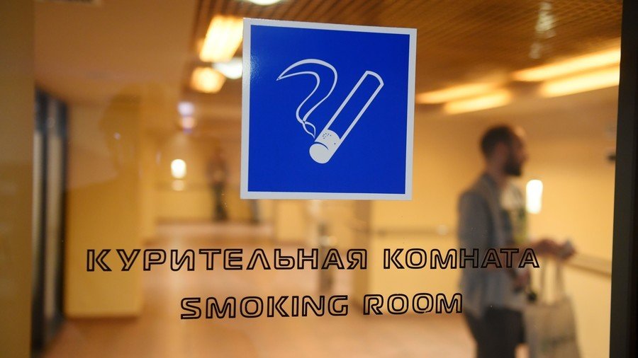 Duma committee approves proposal for return of smoking rooms in Russian airports