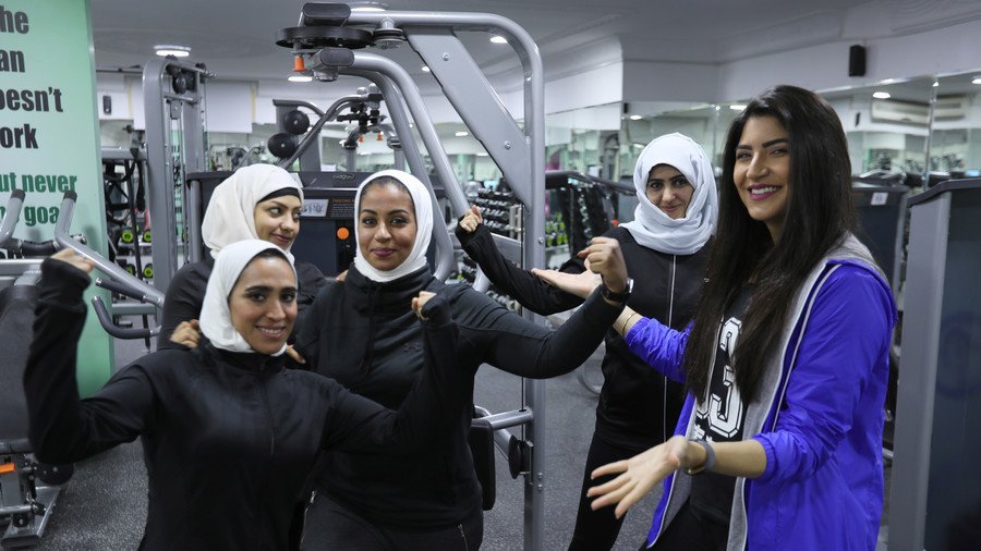 Lycra-clad woman prompts worked up Saudis to shut female gym (VIDEO)