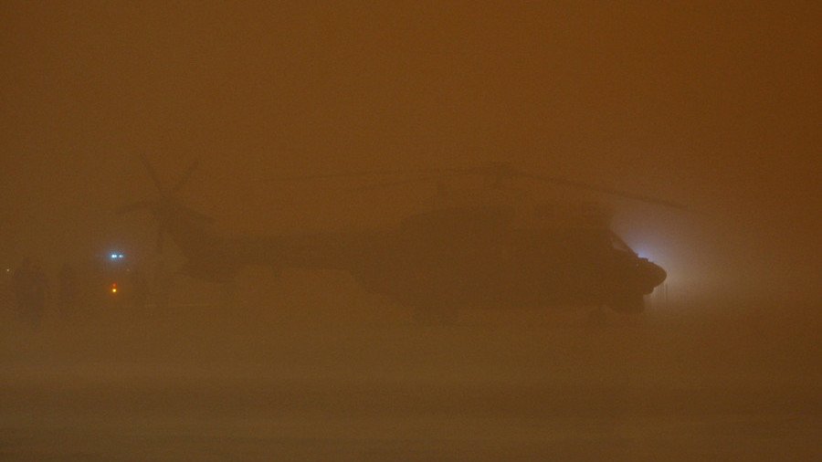 Plane swept over by raging sandstorm at Saudi Arabian airport (VIDEO)