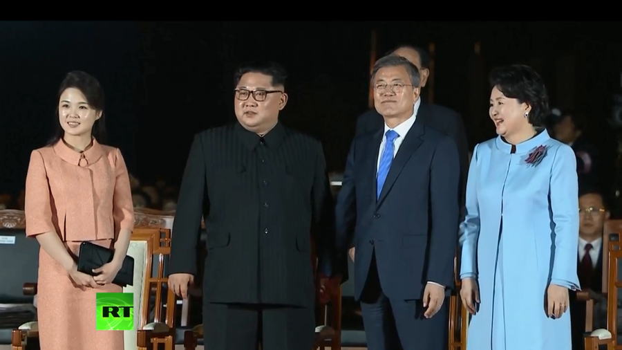 K-pop & light show: North & South Korean leaders passionately part after historic meeting (VIDEOS)
