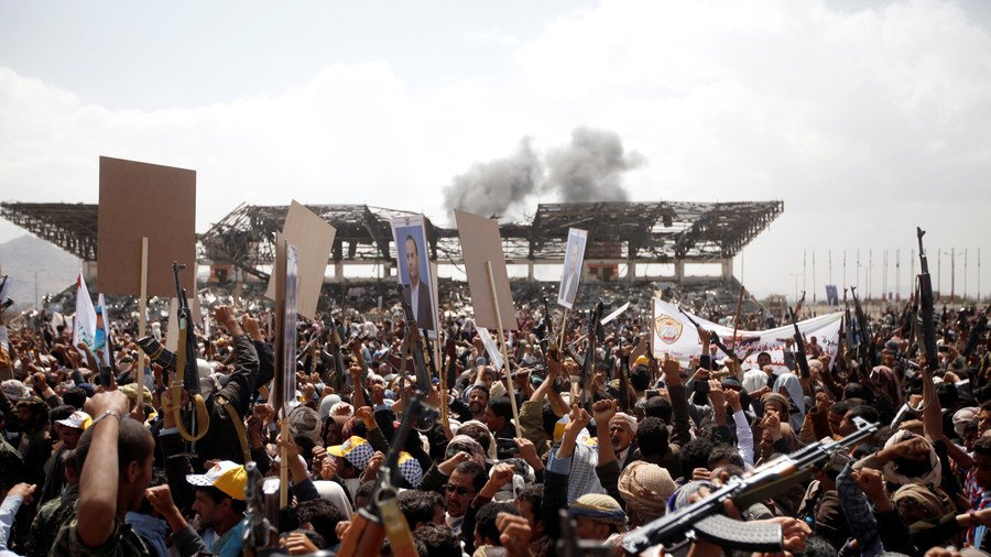 Airstrike reported close to crowds at Yemeni politician’s funeral (VIDEOS)