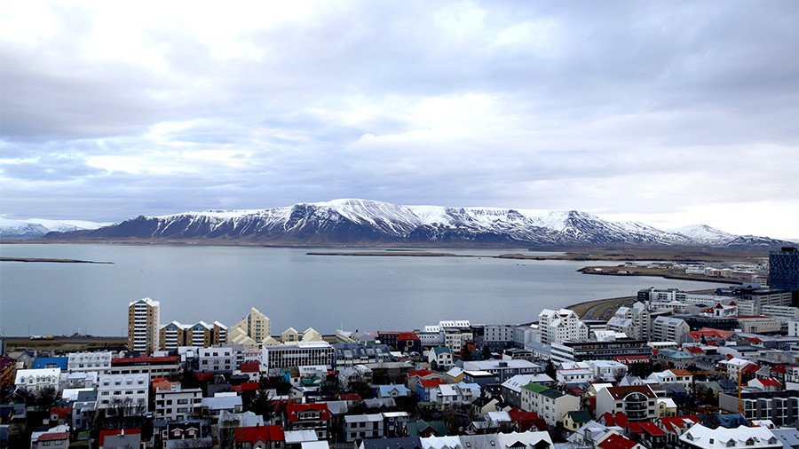 Dream job: Airline to pay new hires $4k a month to live in Iceland & travel the world