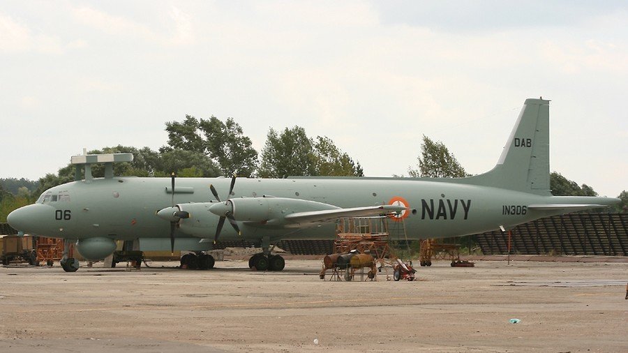 Video captures malfunctioning Il-38 plane's daring flyover at