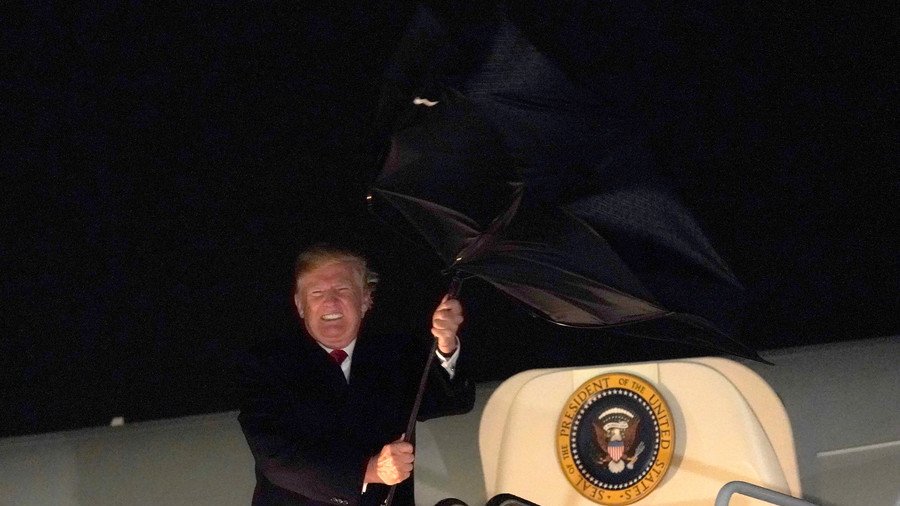 ‘Is he receiving messages from Russia?’ Trump battles against umbrella, Twitter laughs (VIDEO)