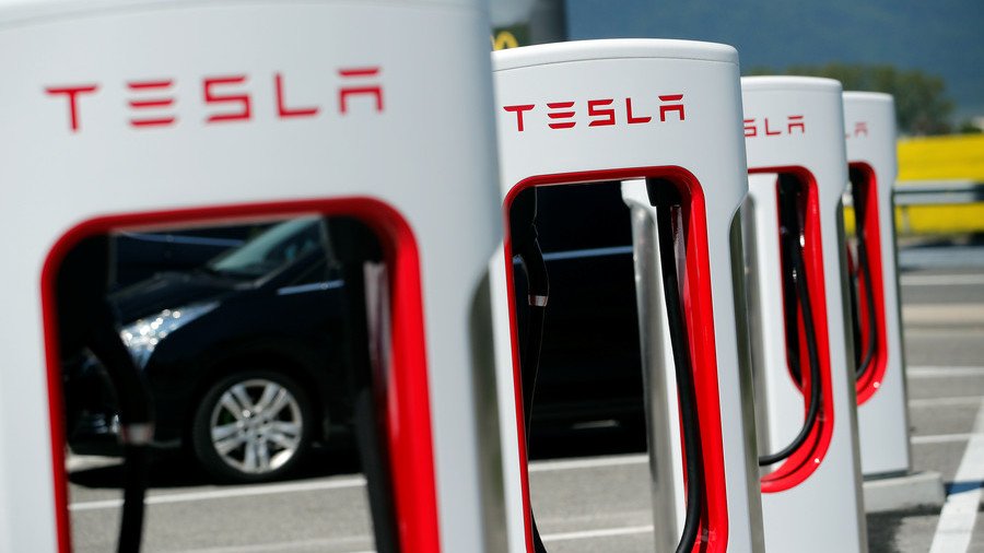 No longer tech darling? Tesla is losing $6,500 every minute