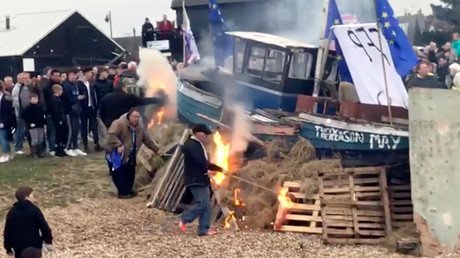 Farage and the fishermen: Boat-burning protest accuses Theresa May of ‘treason’ over Brexit (VIDEO)