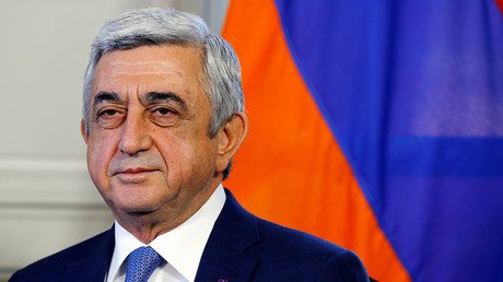 Drone captures scores of Armenian protesters as PM Sargsyan steps down (VIDEO)