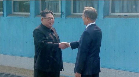 Historic meeting between North & South Korea leaders kicks off (VIDEO)