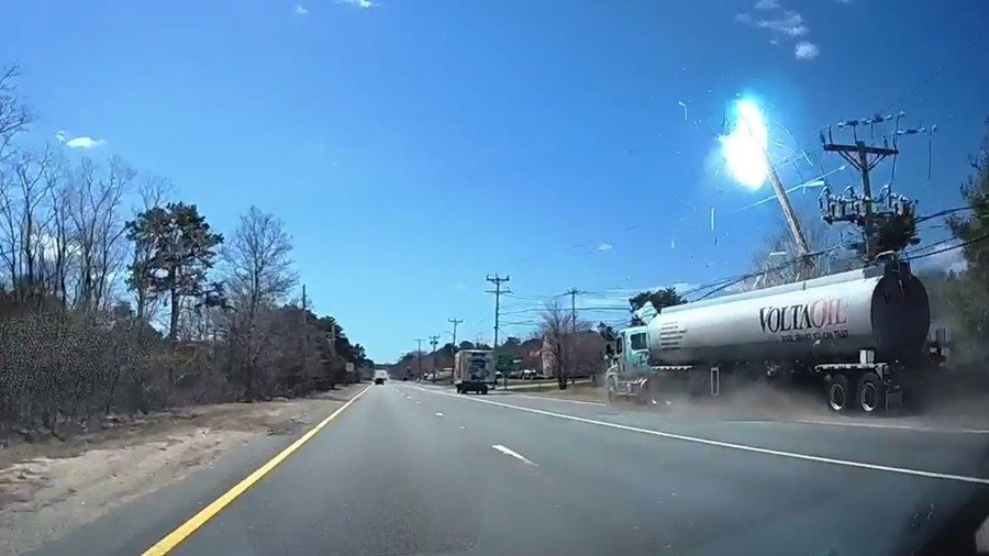 Fuel tanker hits power lines: Sparks fly in dramatic crash (VIDEO)