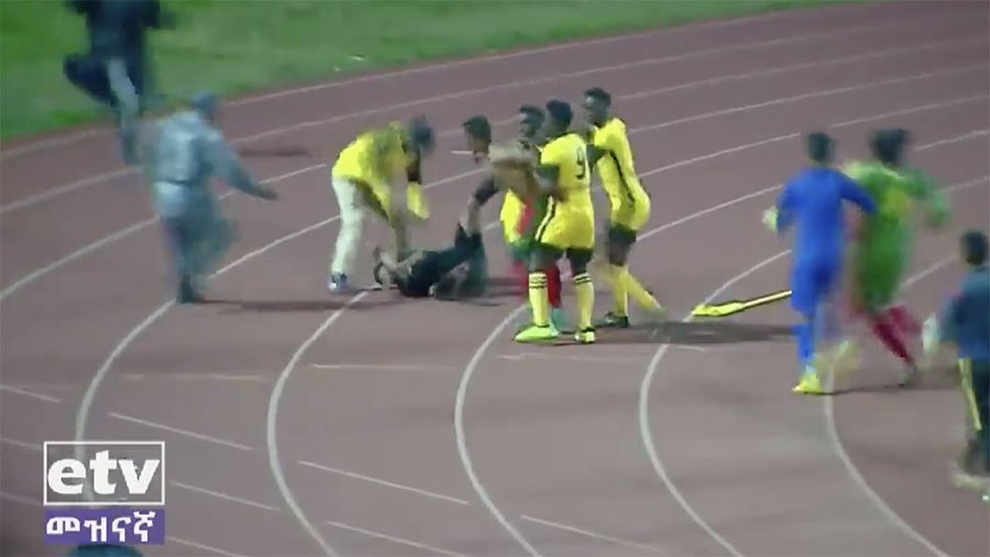 Ethiopian premier league suspended after referee attacked by players and coach (VIDEO)