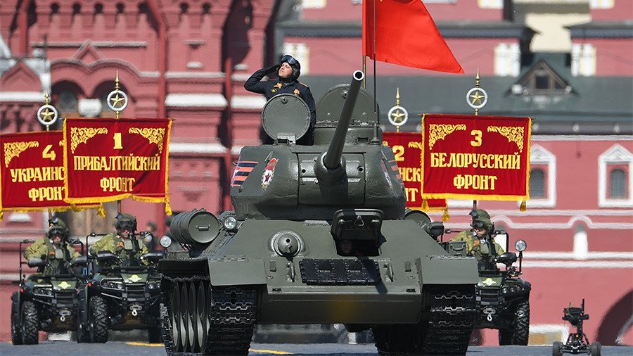 Rumbling Robots & Hypersonic Missiles: Russia Marks V-day With Parade 