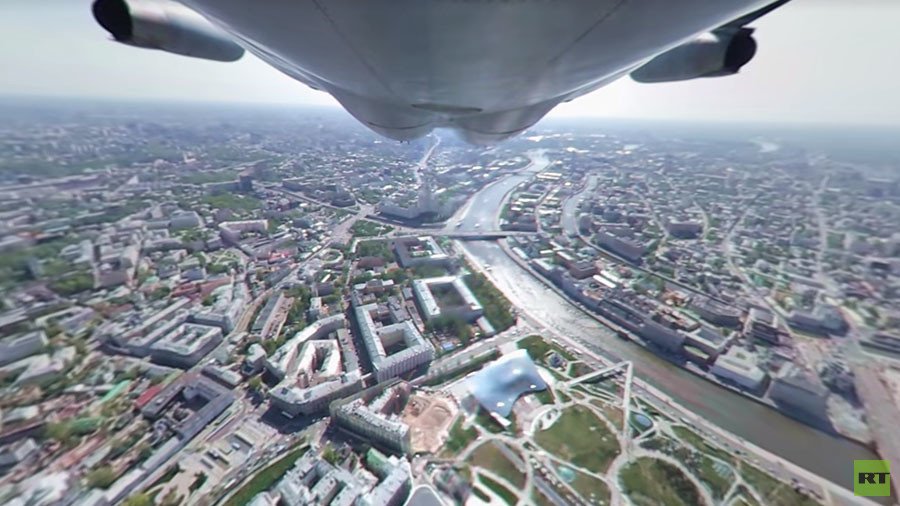 Extraordinary 360-degree swoop over Moscow Victory Day parade rehearsal (VIDEO)
