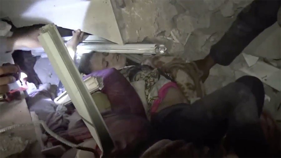 Shocking video shows terrified Yemeni children dragged from rubble after Saudi-led bombing (GRAPHIC)