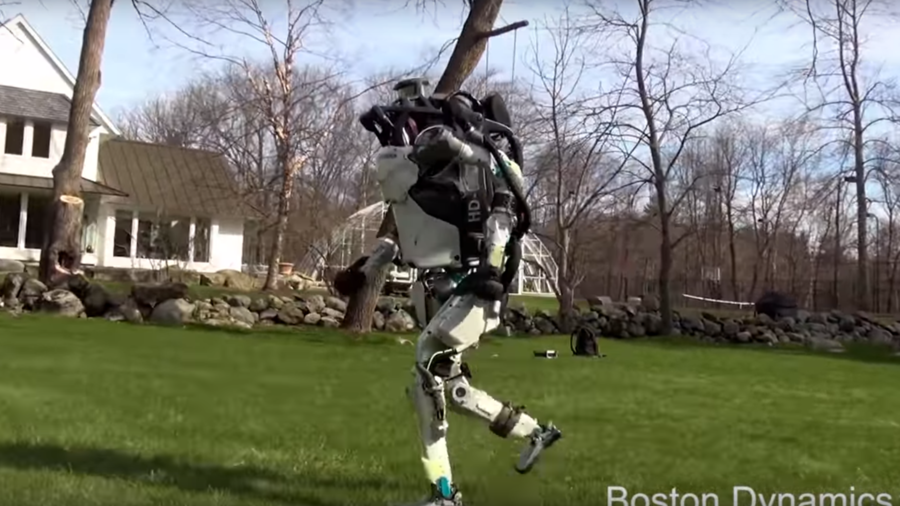 Humanoid robot Atlas can jump over obstacles and hunt you down (VIDEOS)