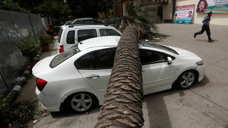 Lightning strikes, freak storms kill & injure 200+ across India (VIDEOS, PHOTOS)