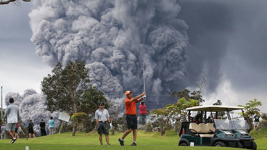 Epic volcanic eruption couldn’t stop these golfers (PHOTOS)
