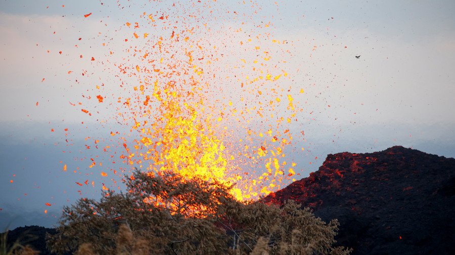 Man injured by lava during eruption in Hawaii, experts call for wider evacuations (VIDEOS) 