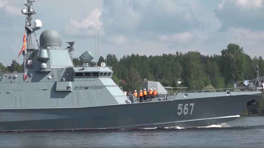 New Russian Kalibr cruise missile-capable corvette heads for sailing tests (VIDEO)
