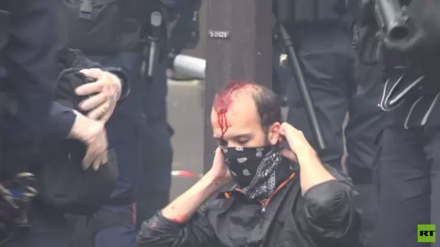Bloodied protester on Paris street: Anti-Macron protest turns violent (VIDEOS)