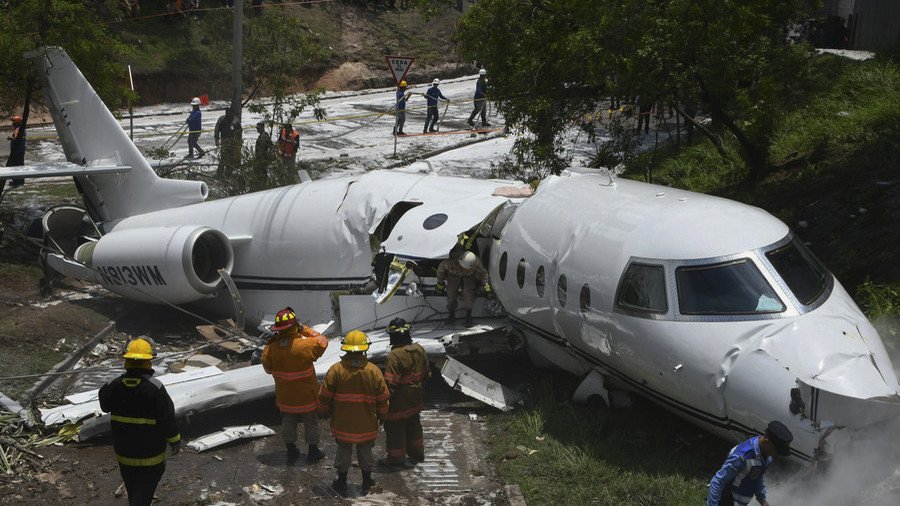 Private jet from Texas splits in half on takeoff in Honduras (PHOTOS, VIDEO)