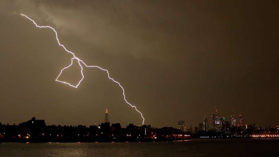 ‘Mother of all thunderstorms’: UK hit by up to 20,000 lightning strikes  (PHOTOS, VIDEOS)