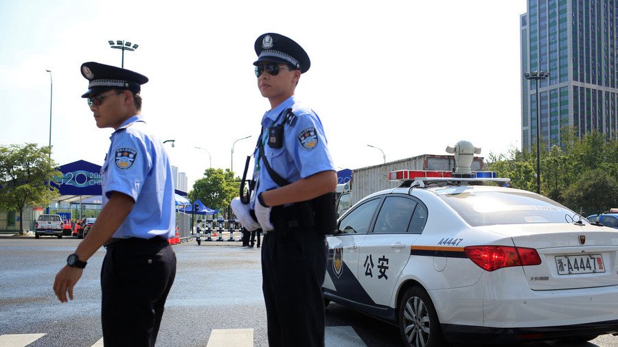 How to survive a knife attack: Chinese police go viral with 12 second advice video (VIDEO)