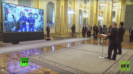 Putin & Abe call ISS from Kremlin after Russia-Japan talks