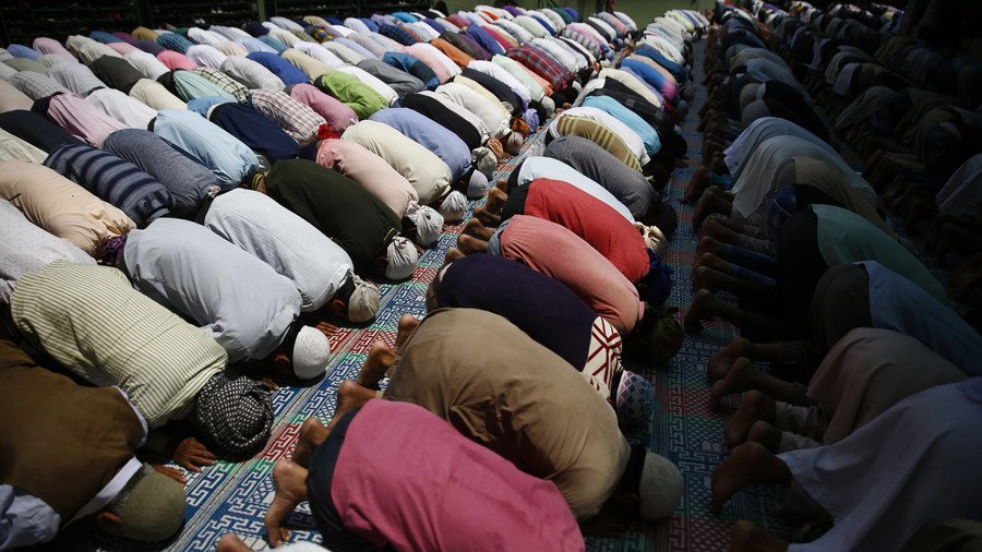 Almost half of Brits are anti-Muslim, new data reveals (VIDEO)