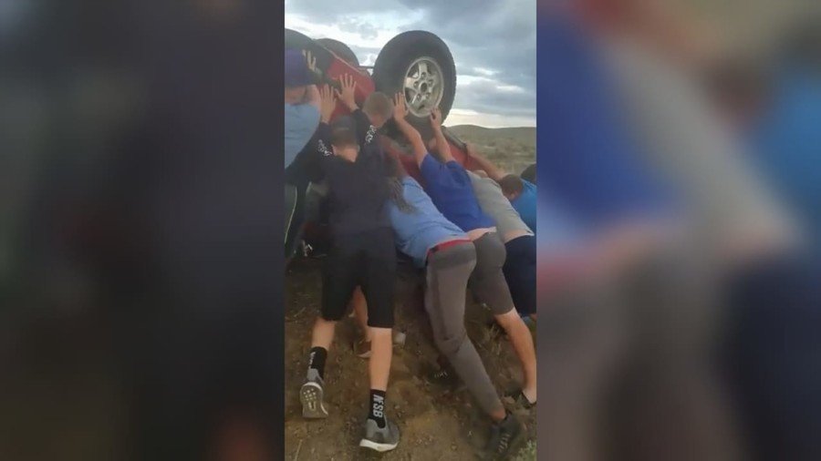 'Young heroes': American youth football team rescues couple from overturned car (VIDEO)