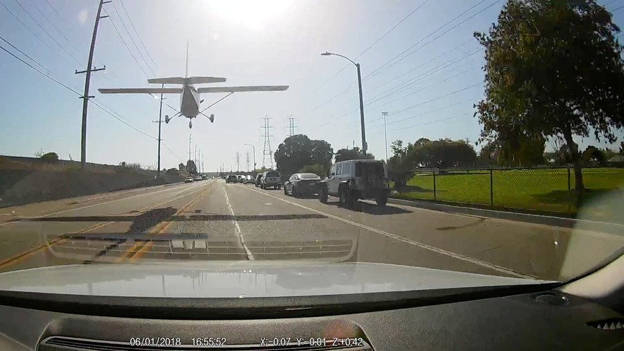 Trainee pilot lands plane on California street at rush hour (PHOTOS, VIDEO)