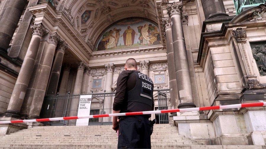 Police shoot ‘rampaging’ man at Berlin Cathedral (VIDEO)