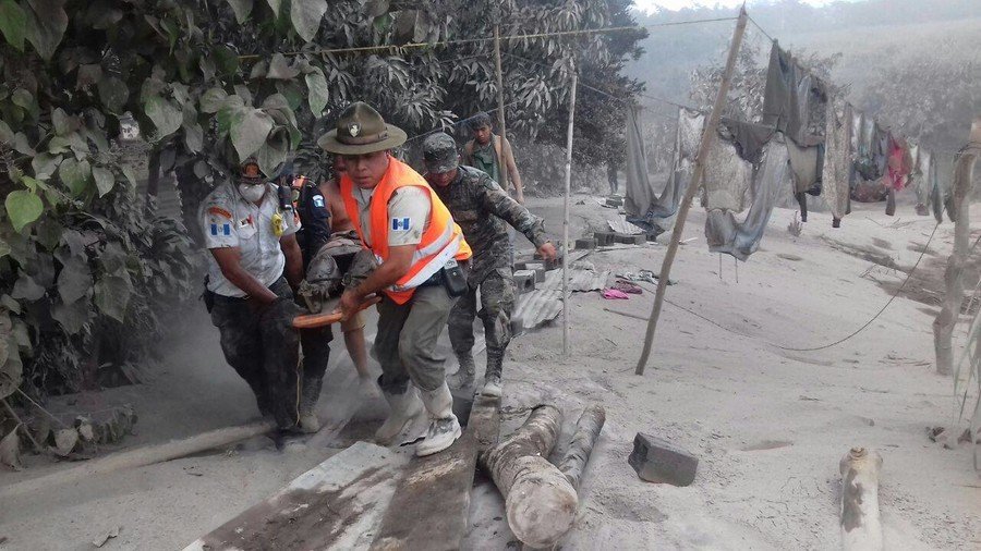 Thousands flee lava & ash fallout after deadly Guatemala volcano ...