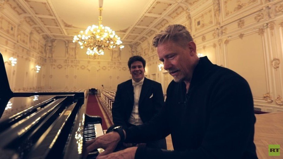 Culture vulture Peter Schmeichel shows off piano skills in World Cup host city St. Petersburg 