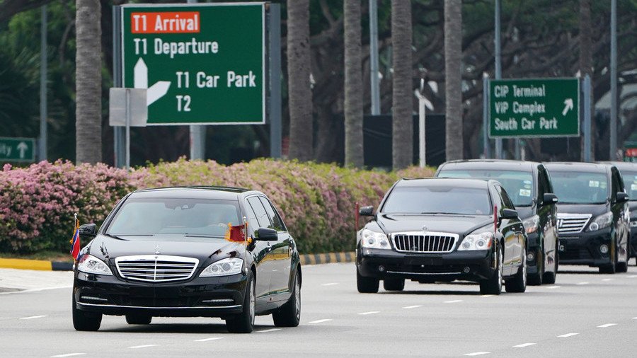 Kim in limo? Massive convoy presumably carrying N. Korean leader rolls through Singapore (VIDEO) 