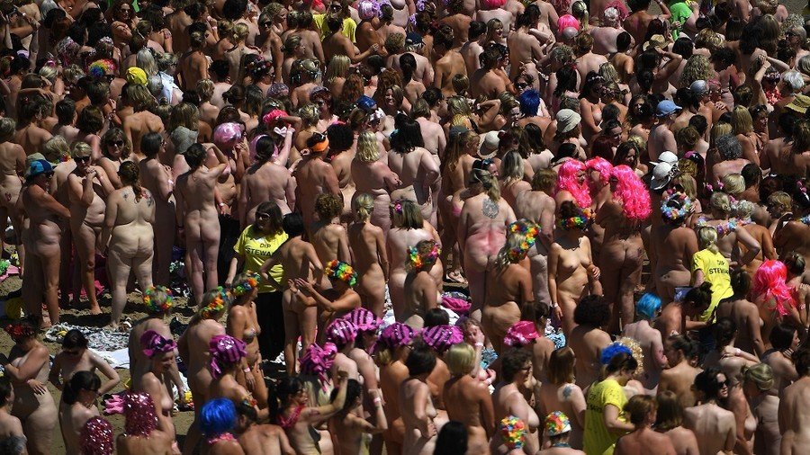 2,505 barenaked ladies take over beach in record-breaking skinny dip (PHOTOS)