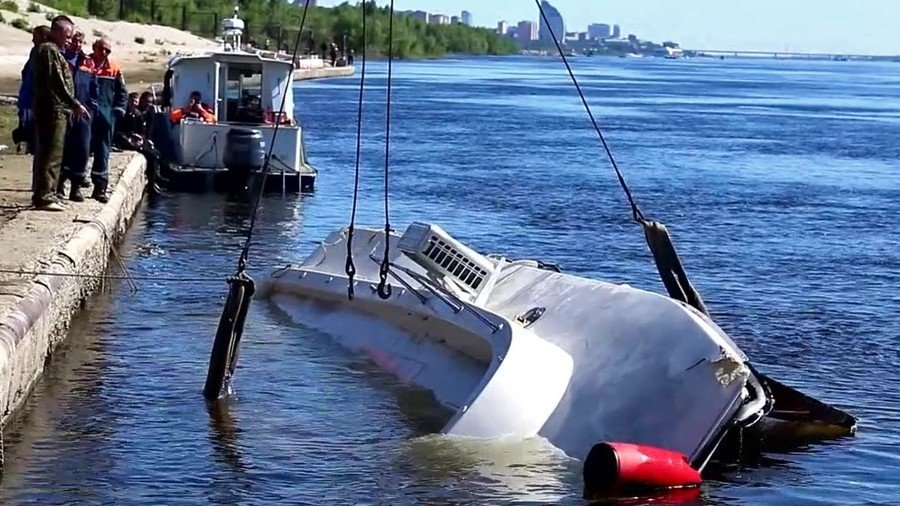 11 killed as drunken captain crashes twin-hull boat into barge on Volga River (VIDEO)