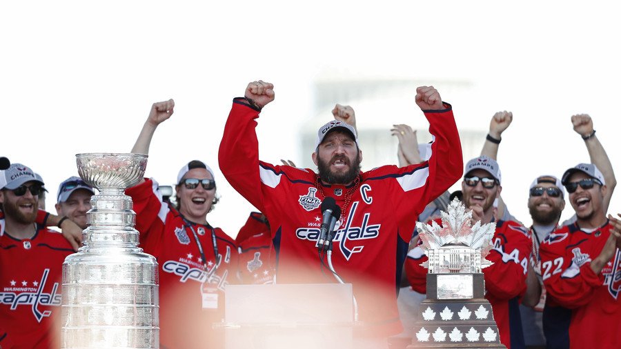 ‘Let’s f*** this s***!’ Ovechkin & Kuznetsov lead wild Capitals’ Stanley Cup parade